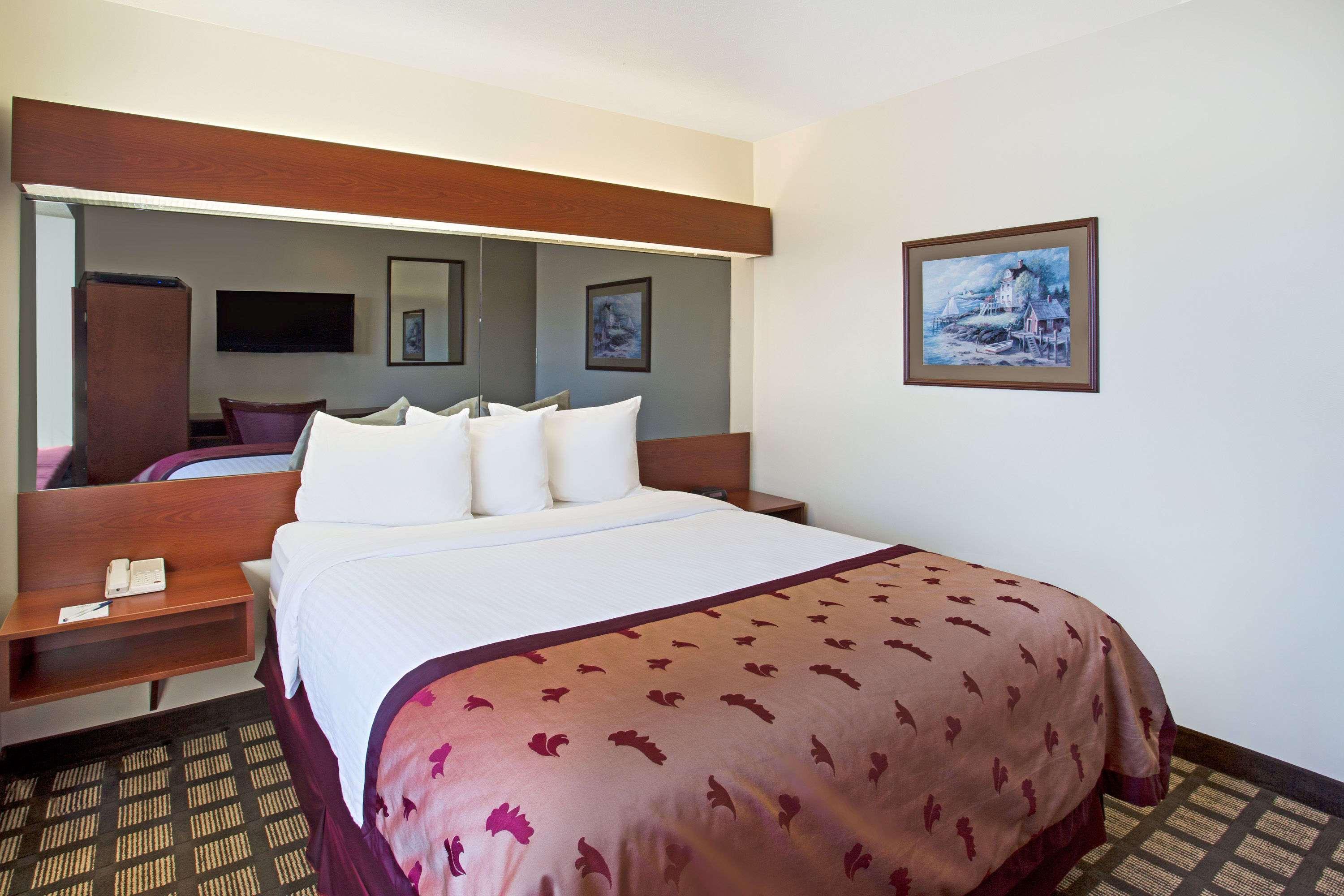 Microtel Inn & Suites By Wyndham Holland Dış mekan fotoğraf