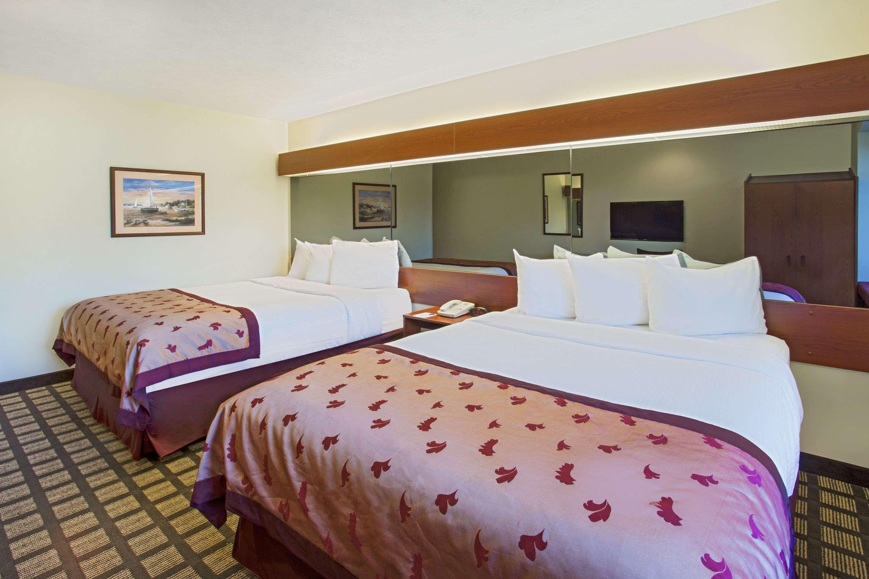 Microtel Inn & Suites By Wyndham Holland Dış mekan fotoğraf