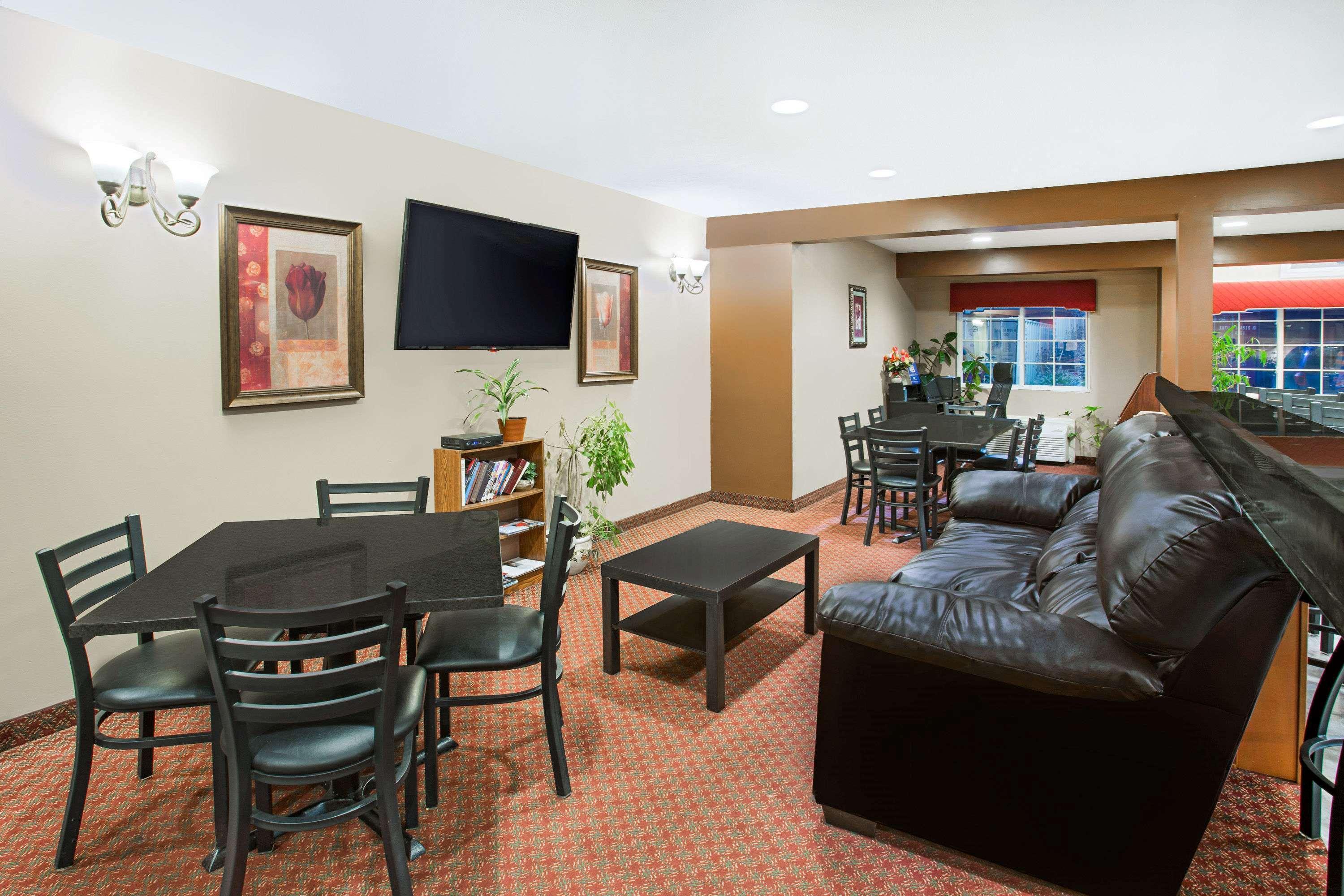 Microtel Inn & Suites By Wyndham Holland Dış mekan fotoğraf
