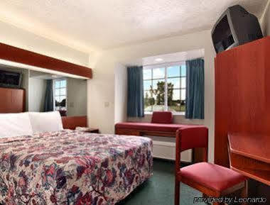 Microtel Inn & Suites By Wyndham Holland Dış mekan fotoğraf